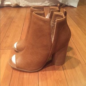 duffy peep toe bootie